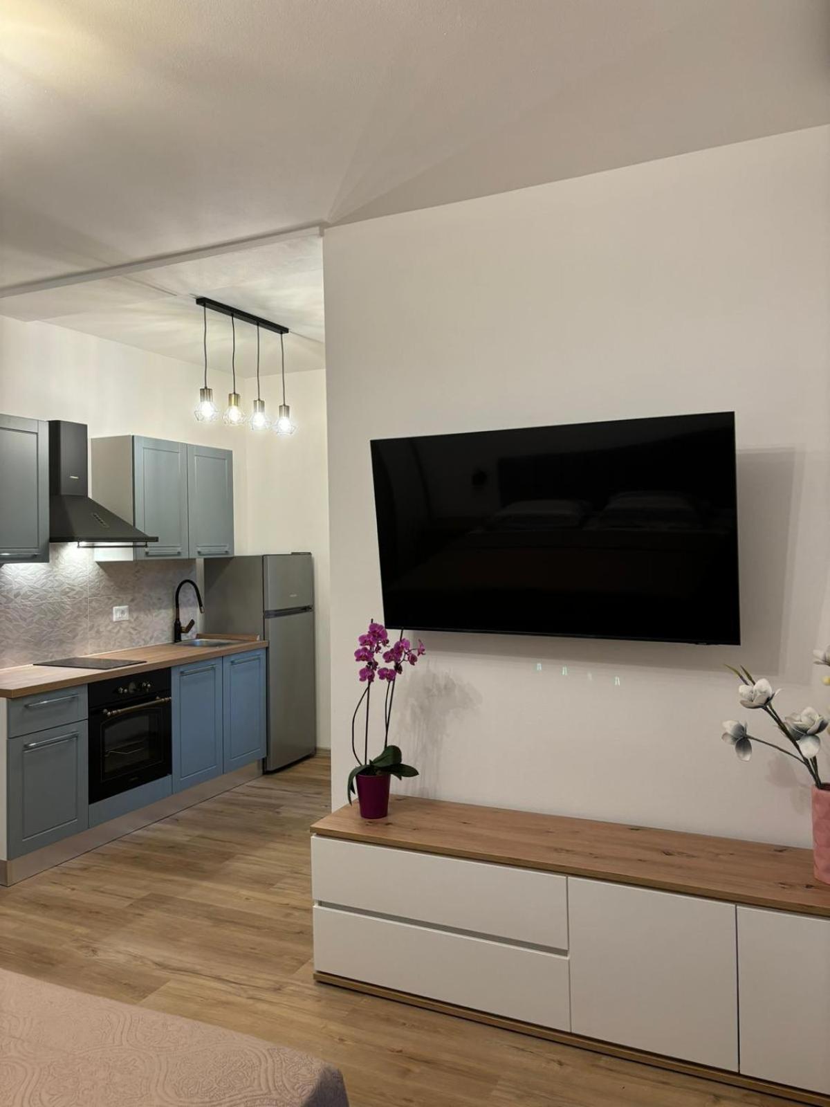 Apartment And Room Marlen โรวินสโก เซโล ภายนอก รูปภาพ