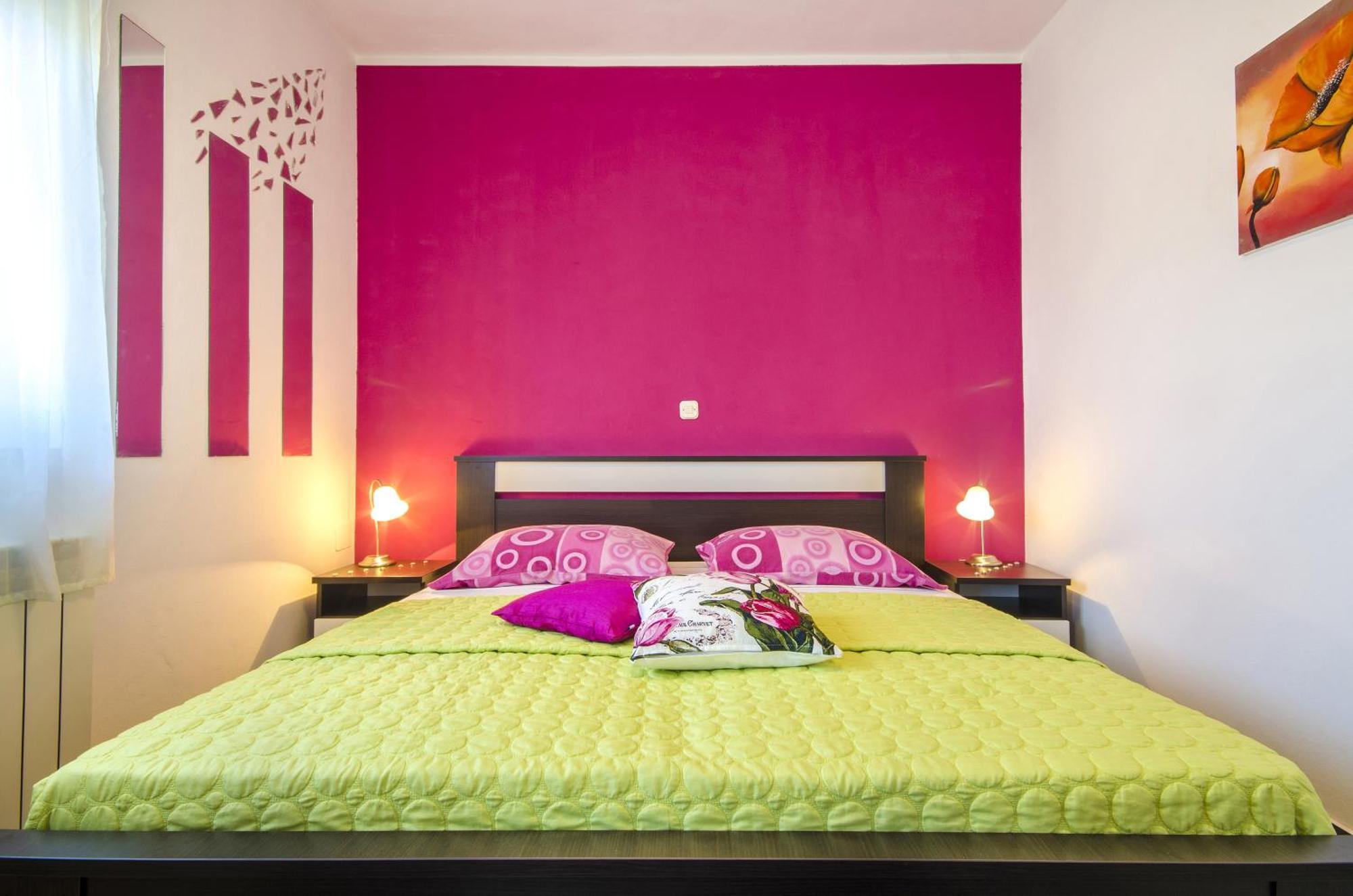 Apartment And Room Marlen โรวินสโก เซโล ห้อง รูปภาพ