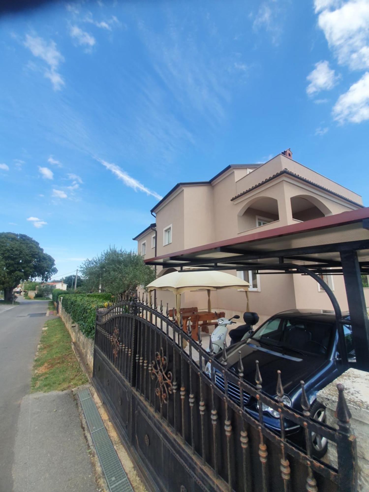 Apartment And Room Marlen โรวินสโก เซโล ภายนอก รูปภาพ