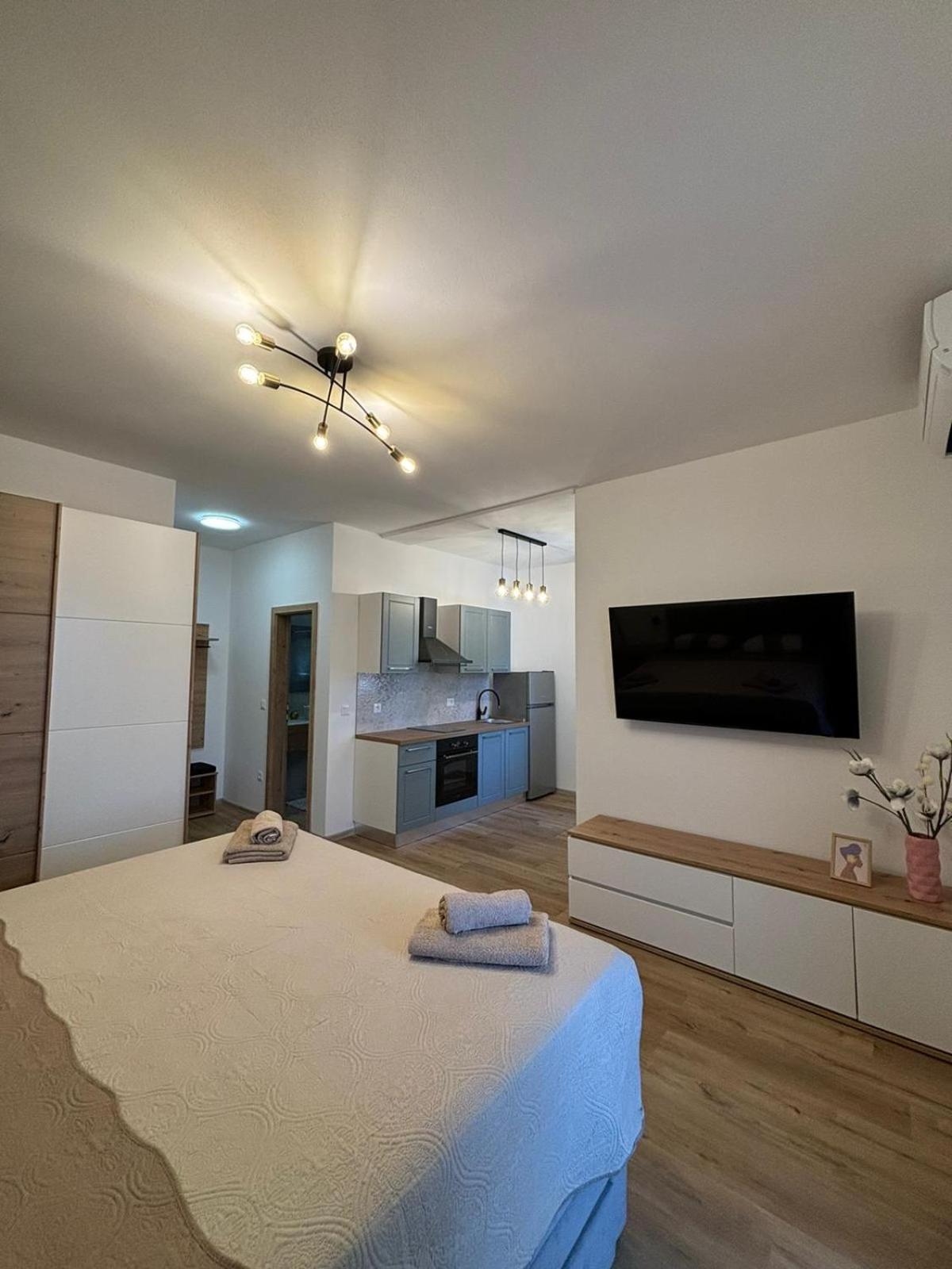 Apartment And Room Marlen โรวินสโก เซโล ภายนอก รูปภาพ