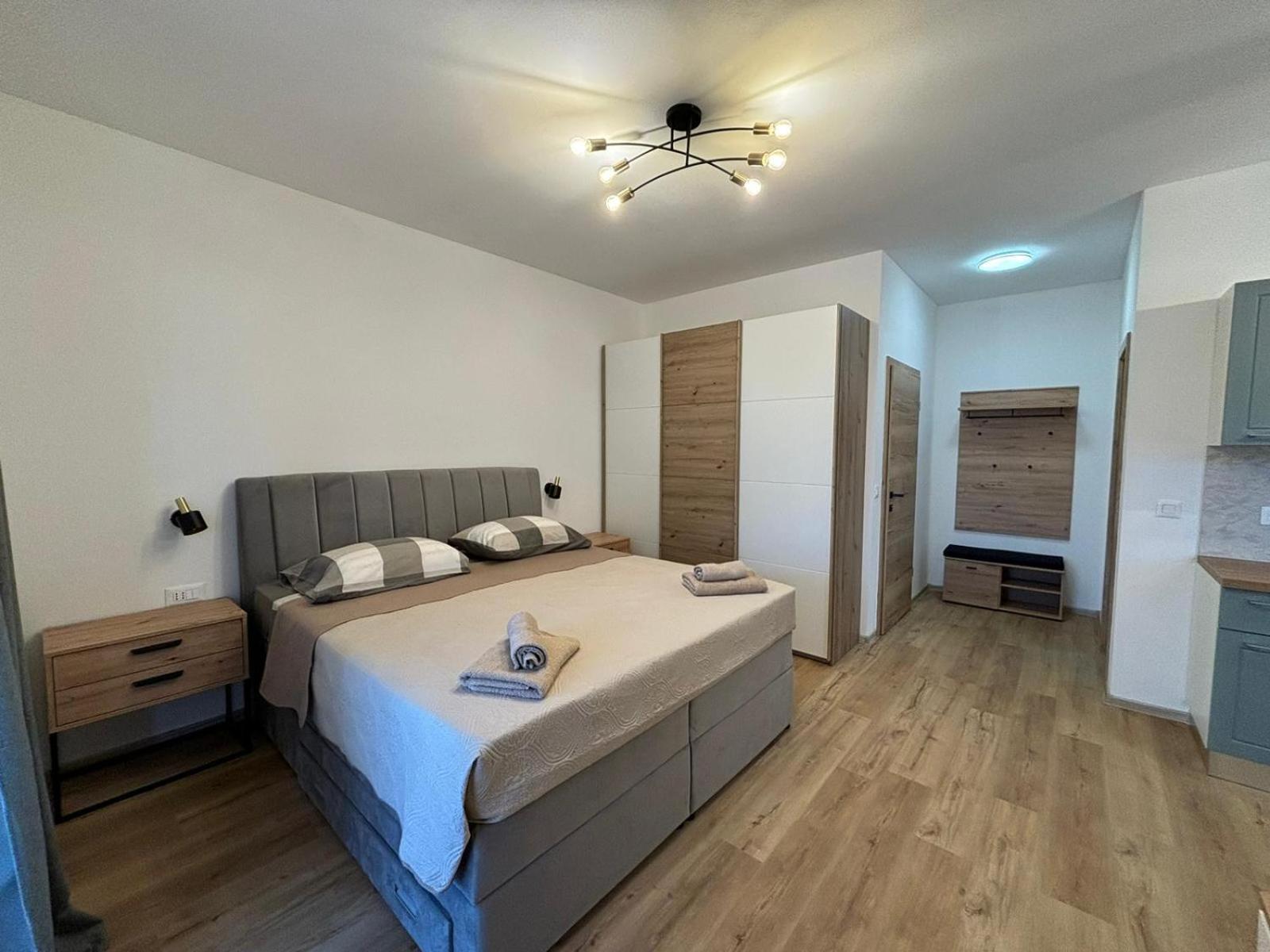 Apartment And Room Marlen โรวินสโก เซโล ภายนอก รูปภาพ