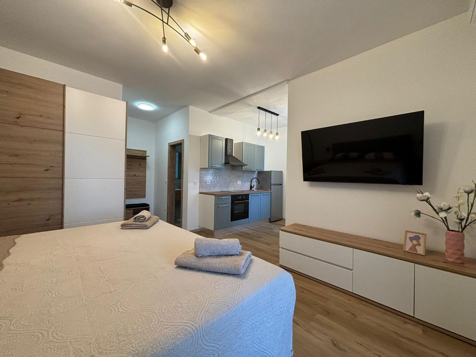 Apartment And Room Marlen โรวินสโก เซโล ภายนอก รูปภาพ
